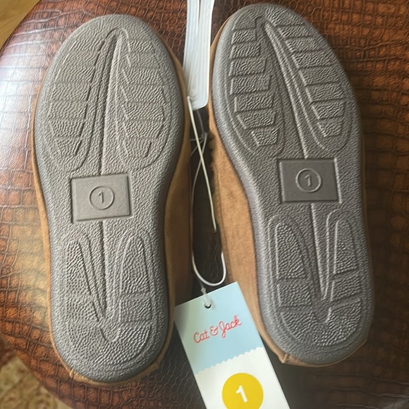Children’s Cat & Jack lined brown house shoes size 1 new with tags. - Picture 2 of 6